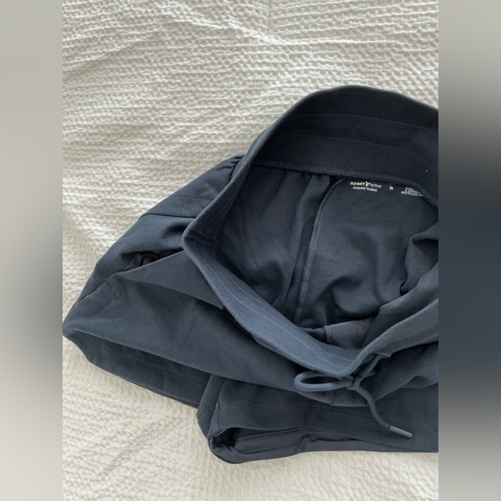Oldnavy Active Dynamic Fleece Shorts - Picture 6 of 10